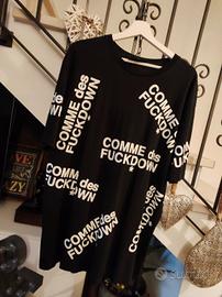 Comme Des Fuckdown  t-shirt stampata nera