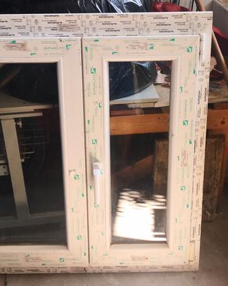 Finestra in PVC Alphacan