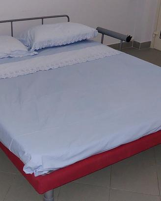 Divano letto struttura in metallo doghe in legno