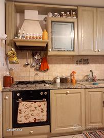 cucina di marca lube di colore verde chiaro classi