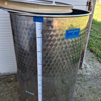 Tino in inox per vinificare