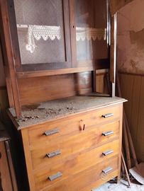 Credenza vintage anni '50 con vetrina – Legno mass