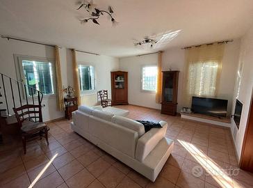 STUPENDA VILLA BIFAMILIARE IN CONTESTO BUCOLICO