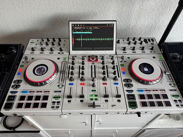Denon DJ Prime 4 con Decksaver e softbag