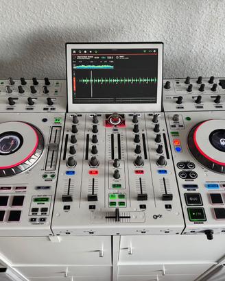 Denon DJ Prime 4 con Decksaver e softbag