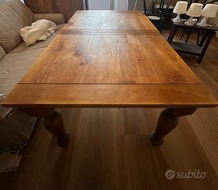 Tavolo in legno massello con 6 sedie