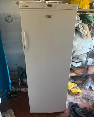 Congelatore  verticale WHIRPOOL a sei cassetti A