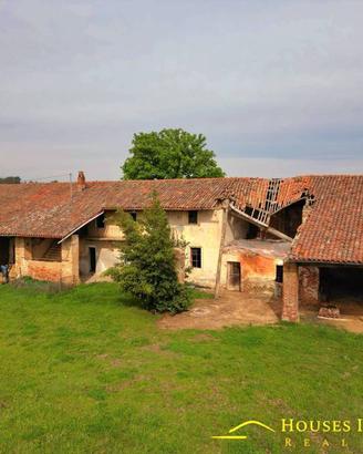 Rustico / Casale di 250 m² con più di 5 locali a P