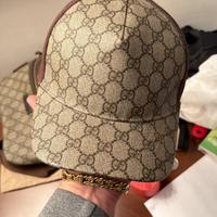 Cappello gucci supreme