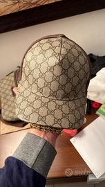 Cappello gucci supreme