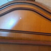 Cornice letto matrimoniale e 2 comodini in legno