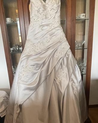 Abito da sposa grigio perla