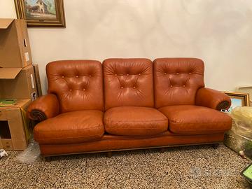 divano e die poltrone in pelle