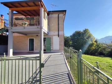 Villa di 230 m² con più di 5 locali a Terni
