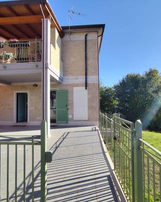 Villa di 230 m² con più di 5 locali a Terni