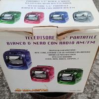 tv portatile bianco e nero con radio AM FM