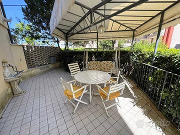 6 posti piano terra aria cond. a mt. 50 dal mare