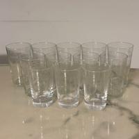 Set di 12 bicchieri antichi  in vetro inciso