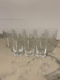 Set di 12 bicchieri antichi  in vetro inciso