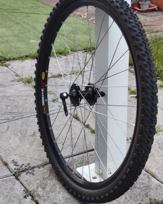 ruota MAVIC 26 con mozzo Shimano con attacco disco
