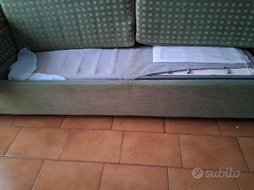 divano letto angolare in perfette condizioni