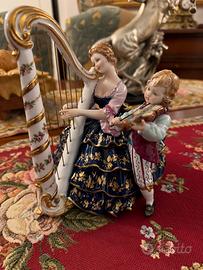 Scultura in porcellana Tiche