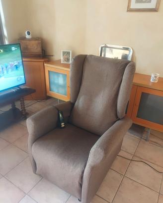 POLTRONA ELETTRICA PER ANZIANI