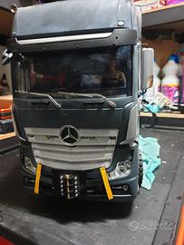 Rc actros con grur retrocabina