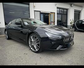 Maserati Ghibli V6 430 CV Q4 Gransport