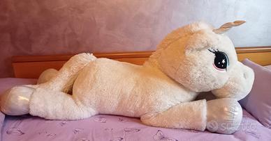 Unicorno  nuovo lungo 120 cm alto 45 cm.