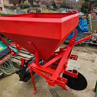 Spandiconcime con interratore oma