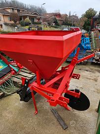 Spandiconcime con interratore oma