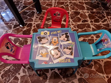 Tavolino e sedie per bambini