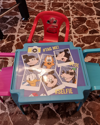 Tavolino e sedie per bambini