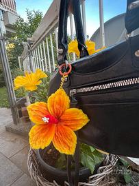 portachiavi/charm borsa ibisco giallo fatto a mano