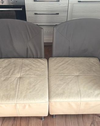 Coppia di poltrone moderne da salotto.