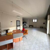 NEGOZIO A MONTICHIARI