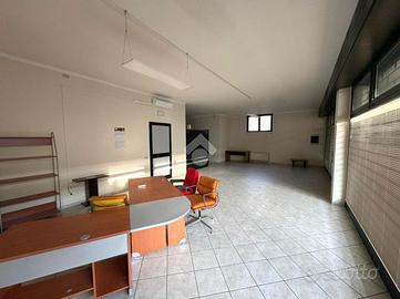 NEGOZIO A MONTICHIARI