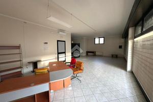 NEGOZIO A MONTICHIARI