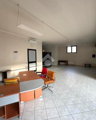 NEGOZIO A MONTICHIARI