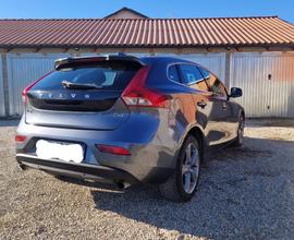 Volvo V40 D4