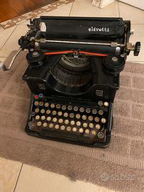 Macchina da scrivere Olivetti M40 d’epoca