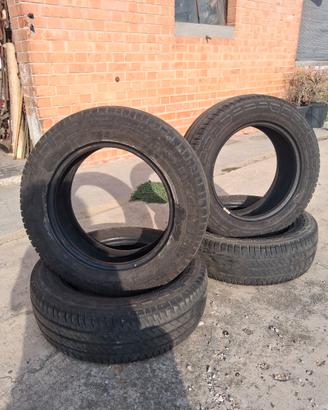 Set di 4 pneumatici usati Michelin Agilis 3