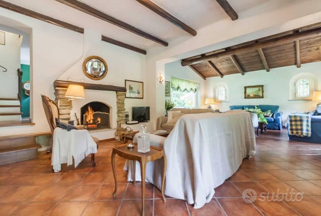 Rustico / Casale di 387 m² con più di 5 locali e b - Vista 4