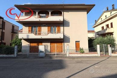 Appartamento di 160 m² con 4 locali a Montevarchi