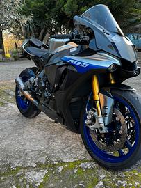 Yamaha R1 m