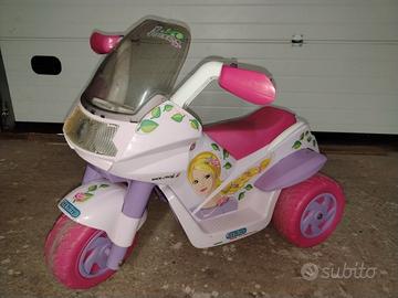Moto elettrica per bambina.