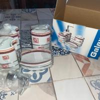 Set da bagno confezionato dai colori rosa e bianco