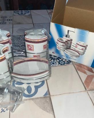 Set da bagno confezionato dai colori rosa e bianco