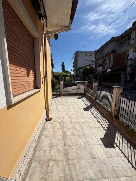 Villa di 220 m² con più di 5 locali a Frosinone - Vista 4